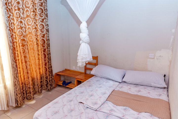 Room 4 of 40