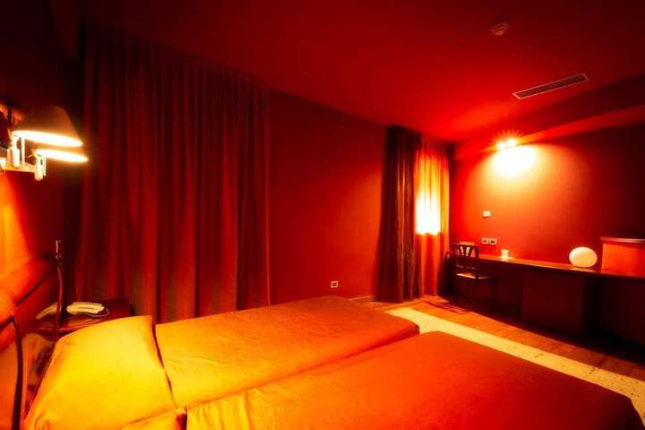 Room 7 of 68