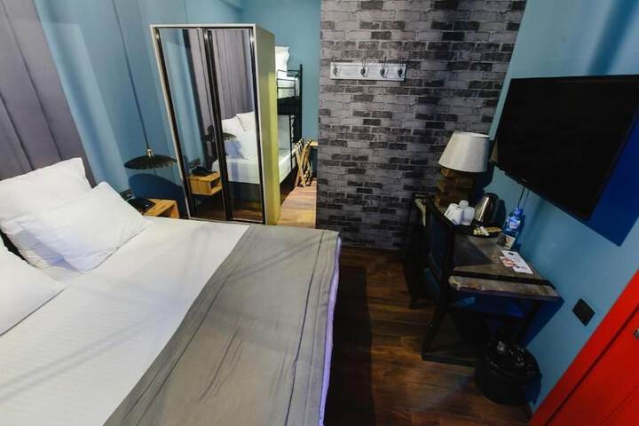 Room 12 of 50