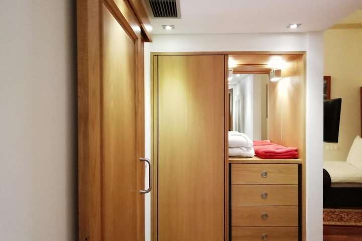 Room 7 of 51