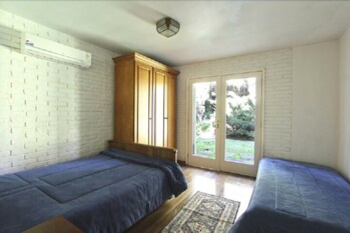 Room 6 of 20