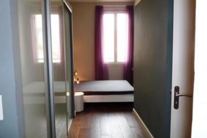 Room 9 of 18
