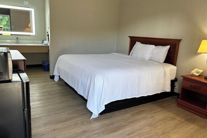 1 King Bed (23 of 31)