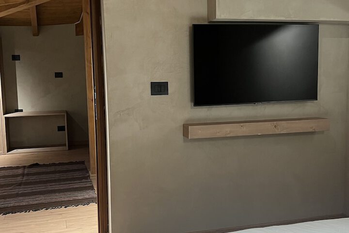 Room 9 of 93