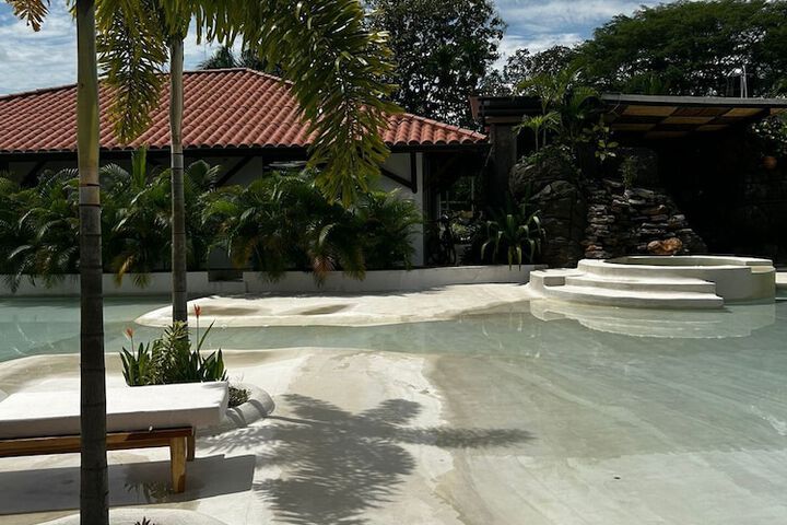 Pool 4 of 6