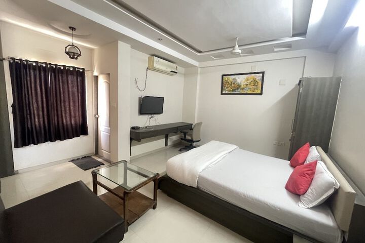 Room 11 of 24