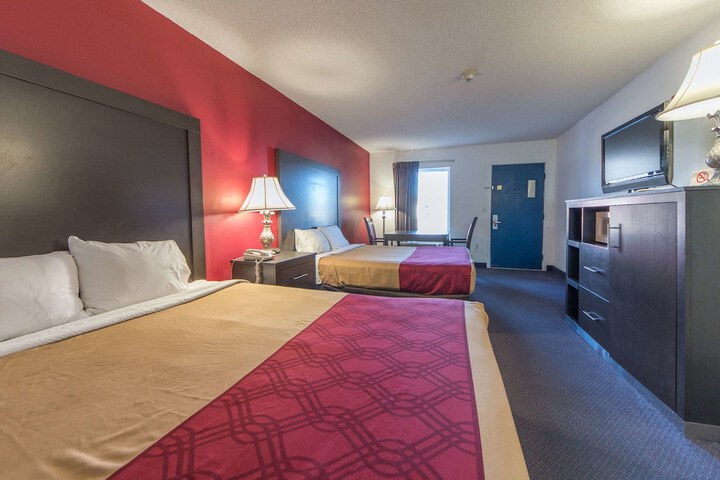 2 Queen Beds (6 of 6)