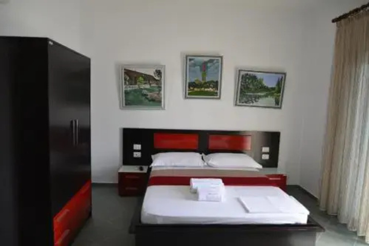 Room 6 of 15
