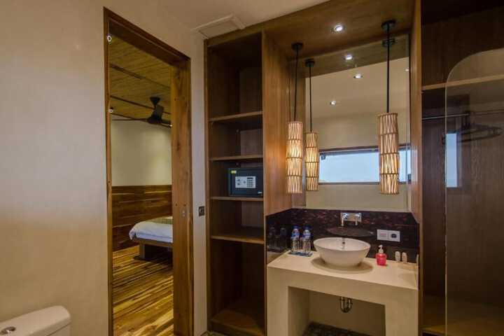 Room 13 of 44