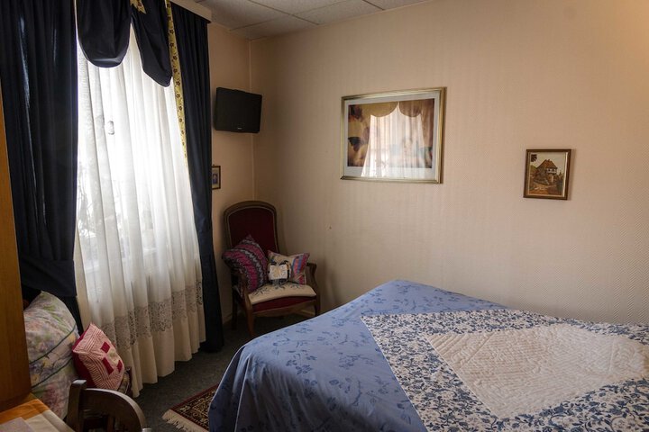 Room 12 of 37