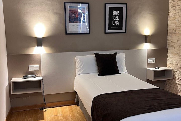 Room 16 of 80