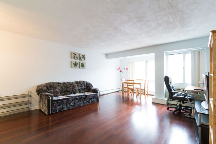 Room 17 of 27
