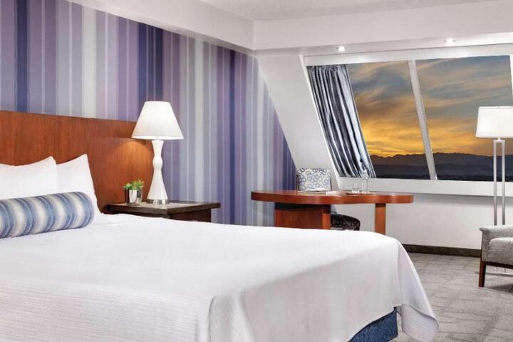 Standard Room, King or Two Doubles (2 of 8)