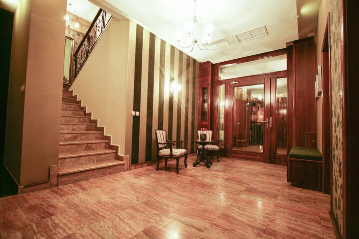 Ballroom/Hall 32 of 49