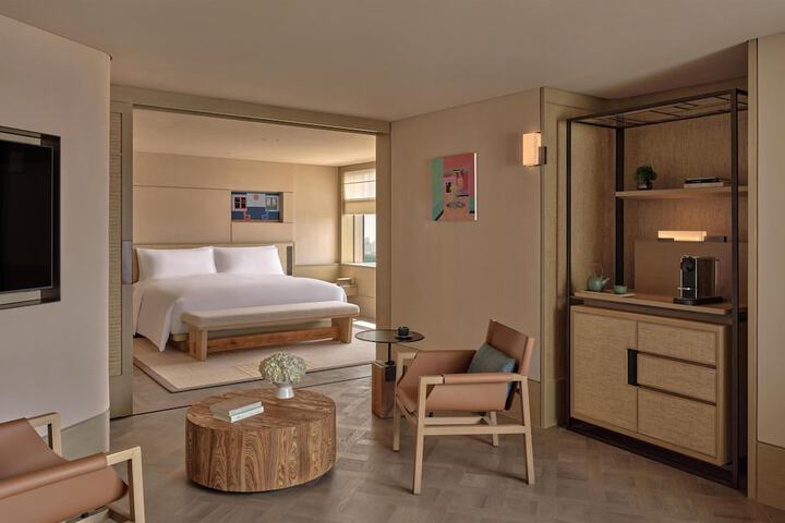 Room 28 of 98