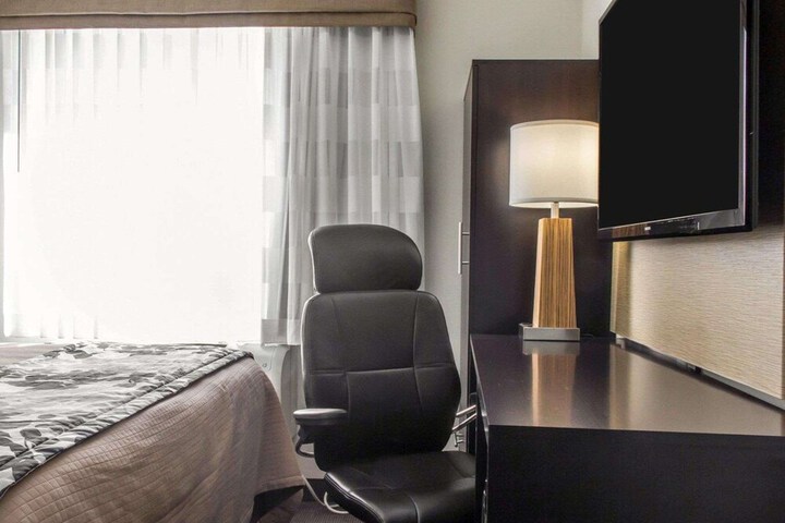 Room 16 of 27