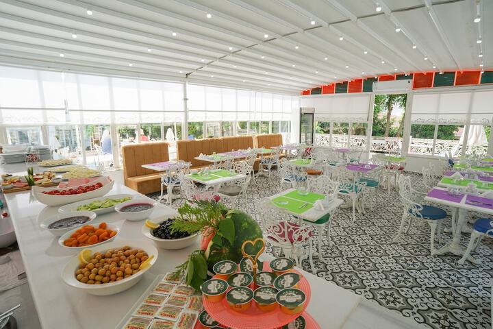Dining 90 of 125