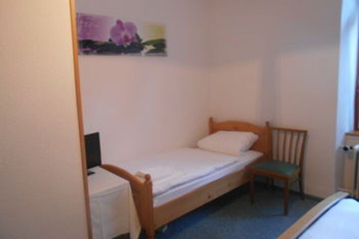 Room 13 of 20