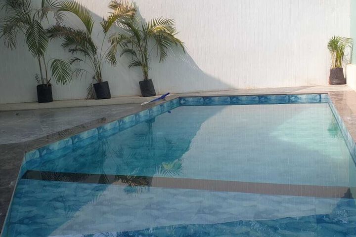 Room 4 of 18
