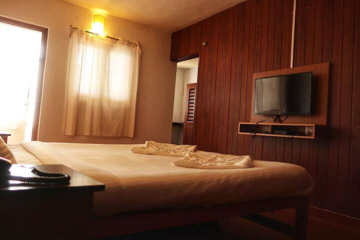 Room 9 of 37