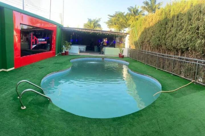 Pool 22 of 33