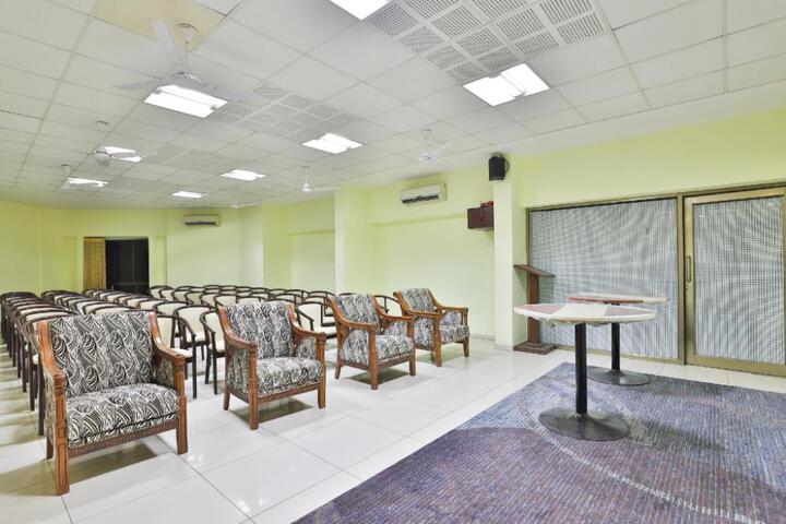 OYO Hotel Shree Plaza