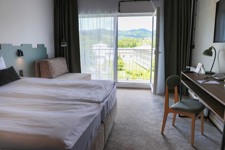 Room 10 of 37