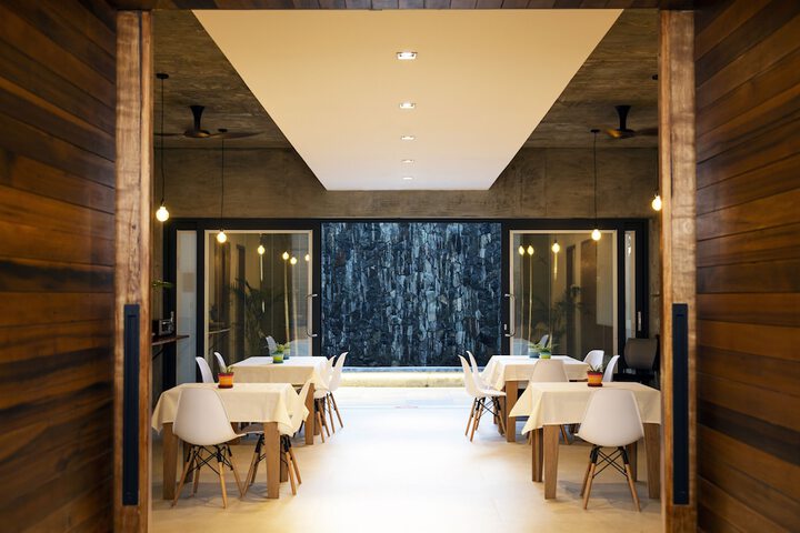 Dining 7 of 15