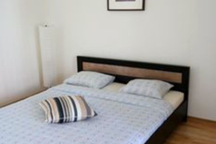 Room 9 of 35