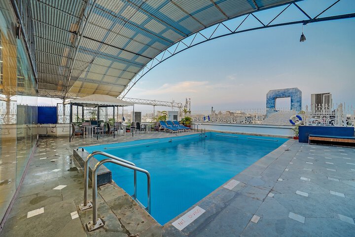 Pool Hotel
