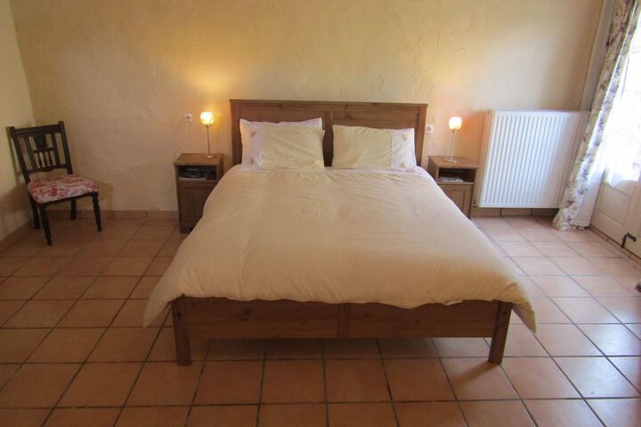 Room 2 of 10