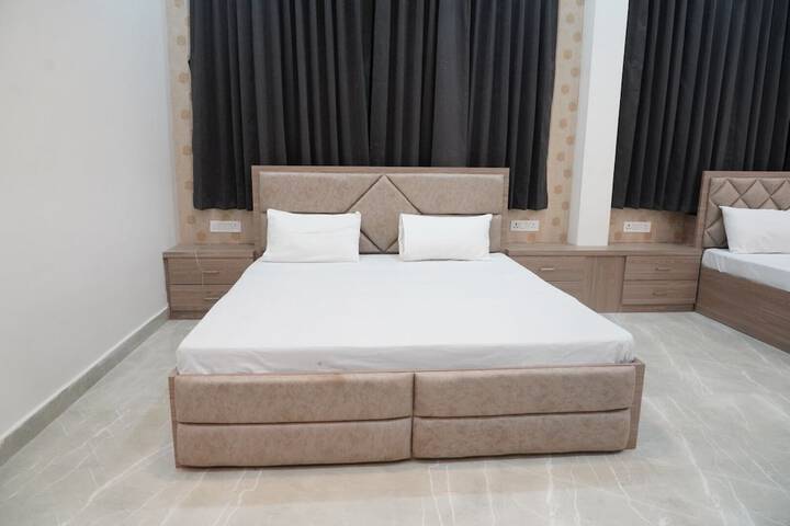 Room 10 of 60