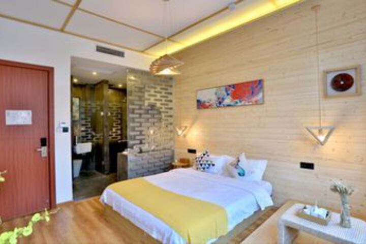 Room 17 of 25