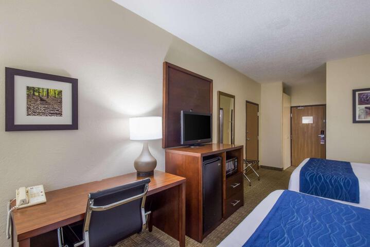 Queen Bed Accessible (6 of 8)