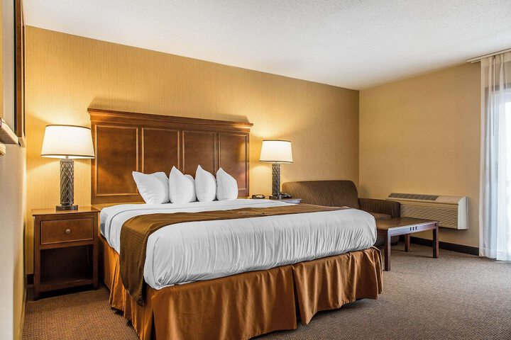 Standard | King Bed (18 of 23)