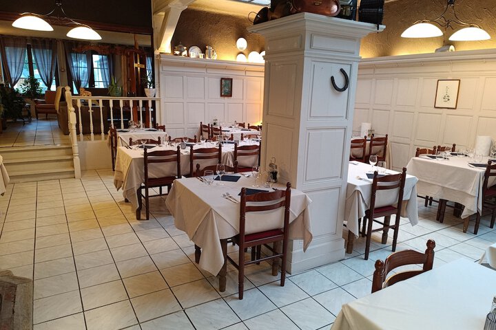 Dining 9 of 16