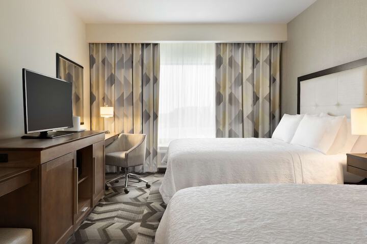 2 Queen Beds Hearing Accessible (2 of 5)