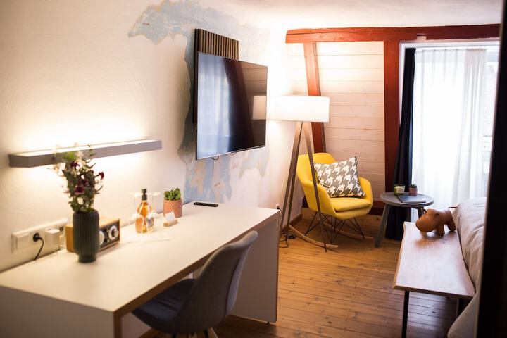 Room 6 of 106
