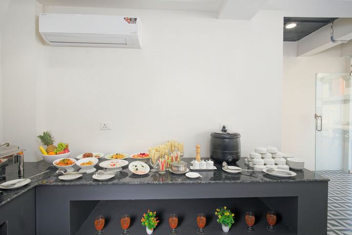 Dining 8 of 11