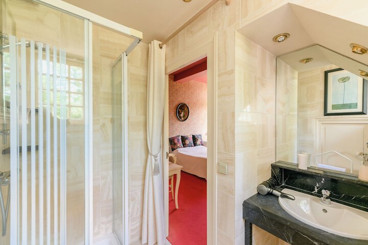 Room 28 of 52