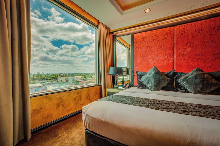 Room 16 of 80