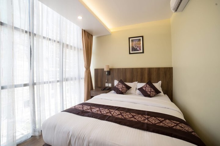 Room 2 of 8