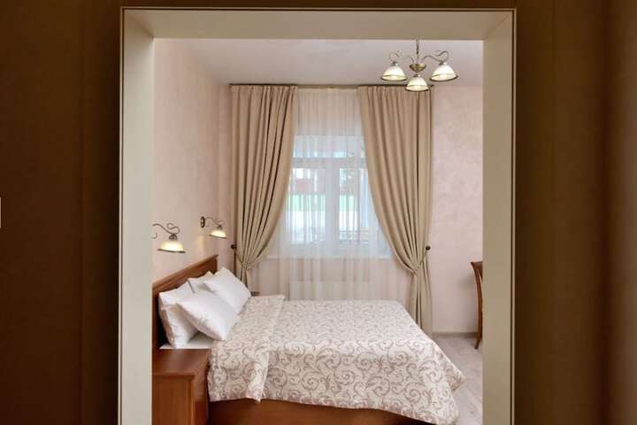 Room 6 of 144