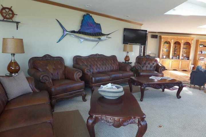 9 IRON INN