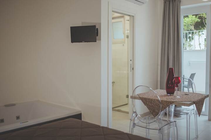 Room 11 of 34