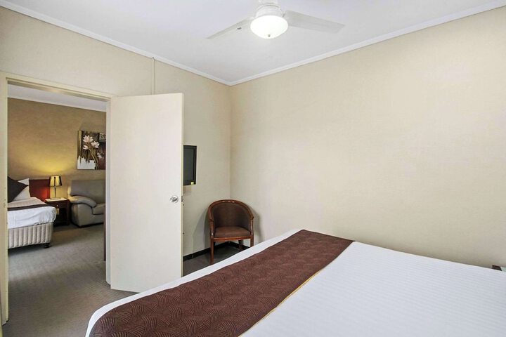 Room 34 of 65