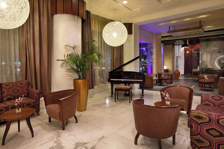 Entrance & Lobby