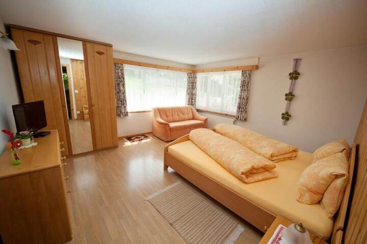 Room 9 of 36