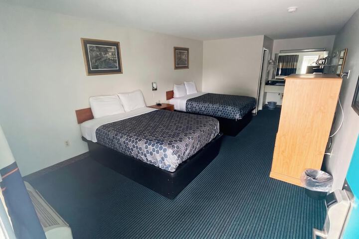 Room 5 of 18