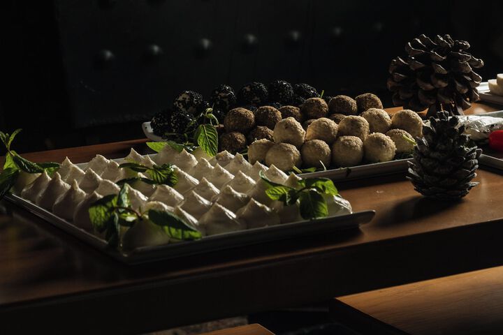 Dining 52 of 77